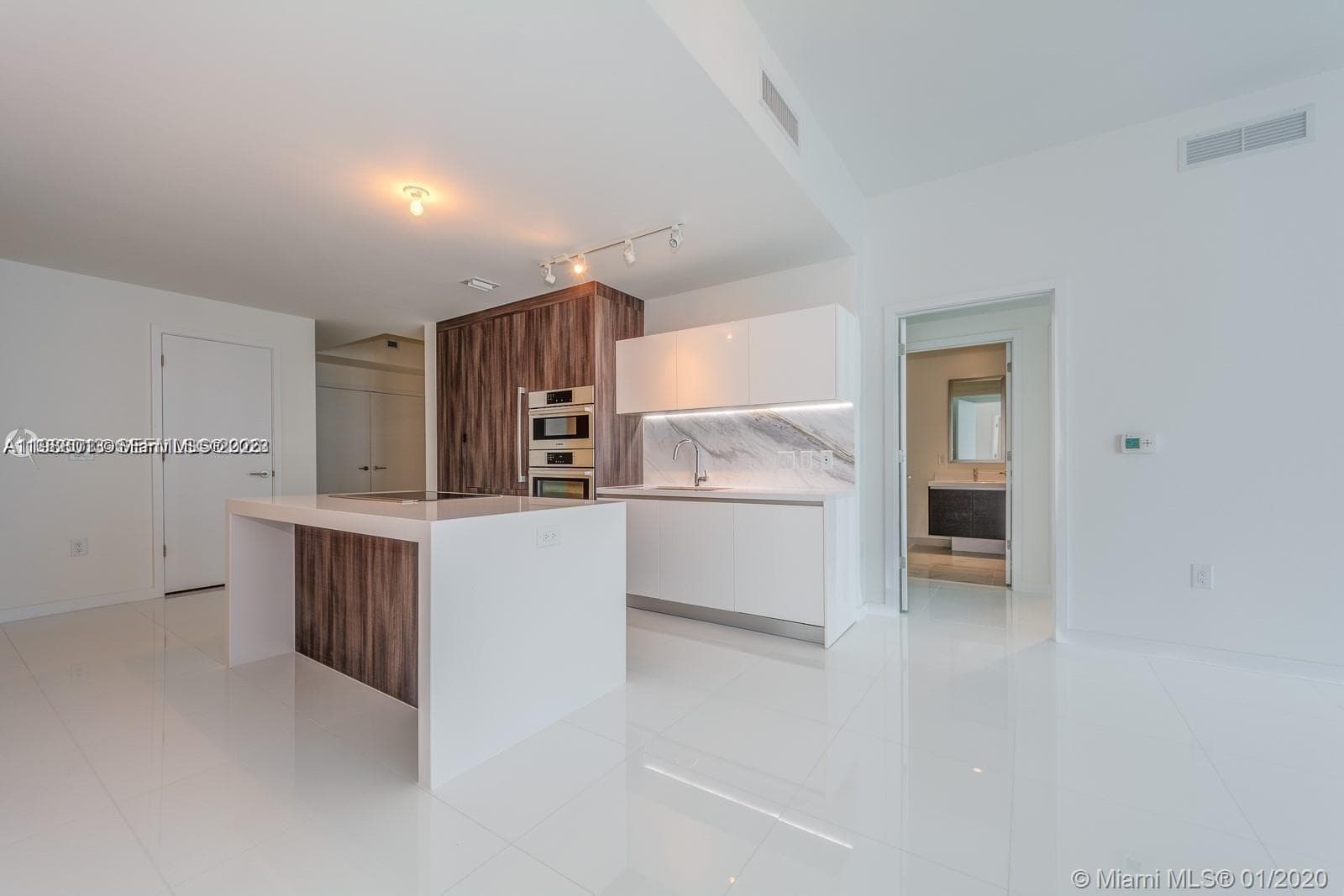 851 1st Ave 4007 photo 9