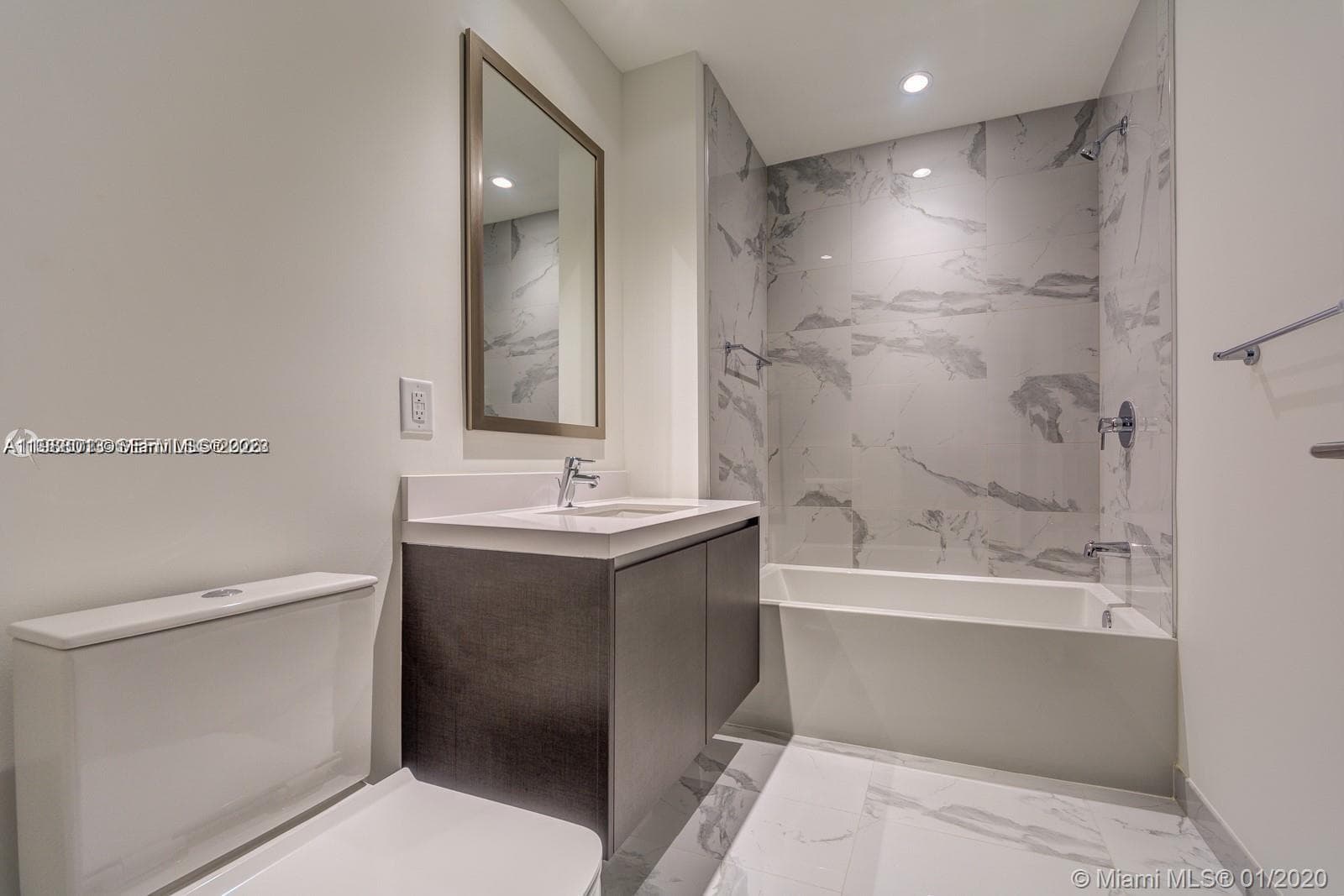 851 1st Ave 4007 photo 10