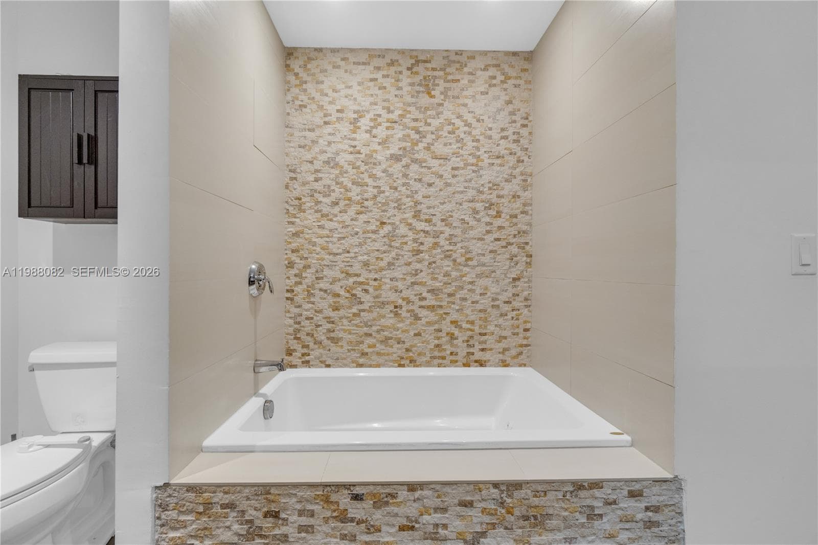 3340 190th St 1305 photo 18