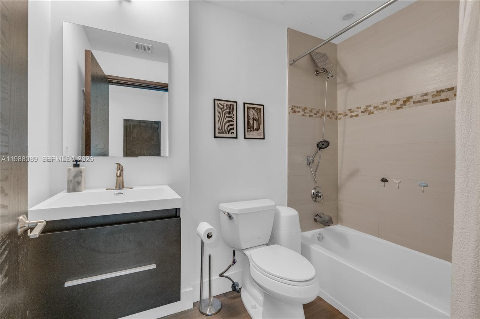 3340 190th St 1305 photo 23