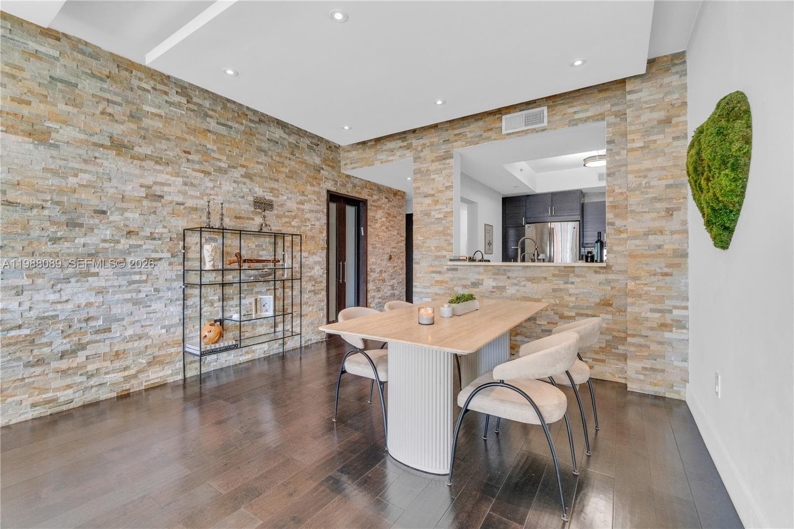 3340 190th St 1305 photo 11