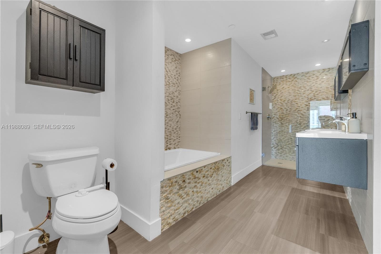 3340 190th St 1305 photo 25