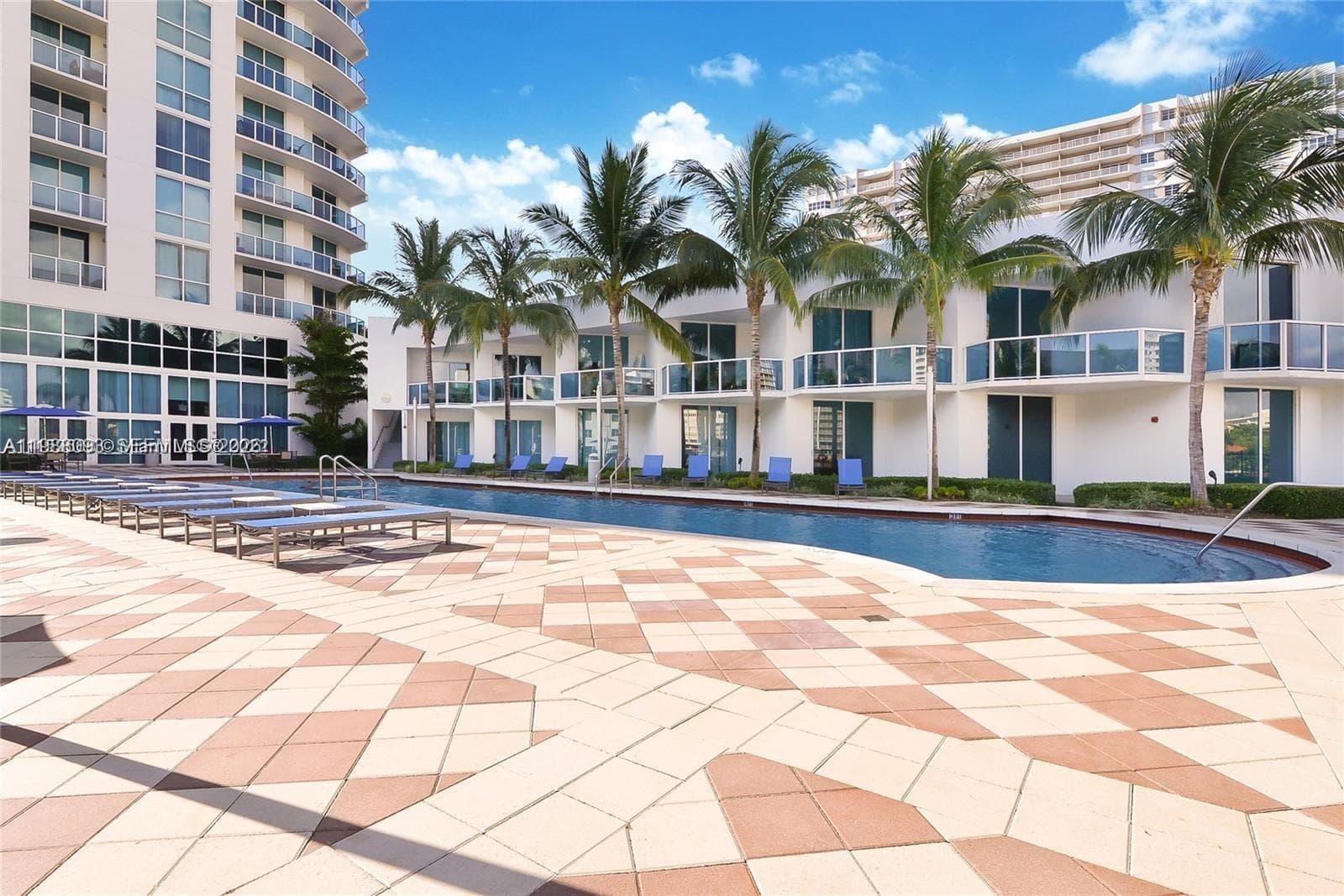 1945 Ocean Dr 604 photo 19