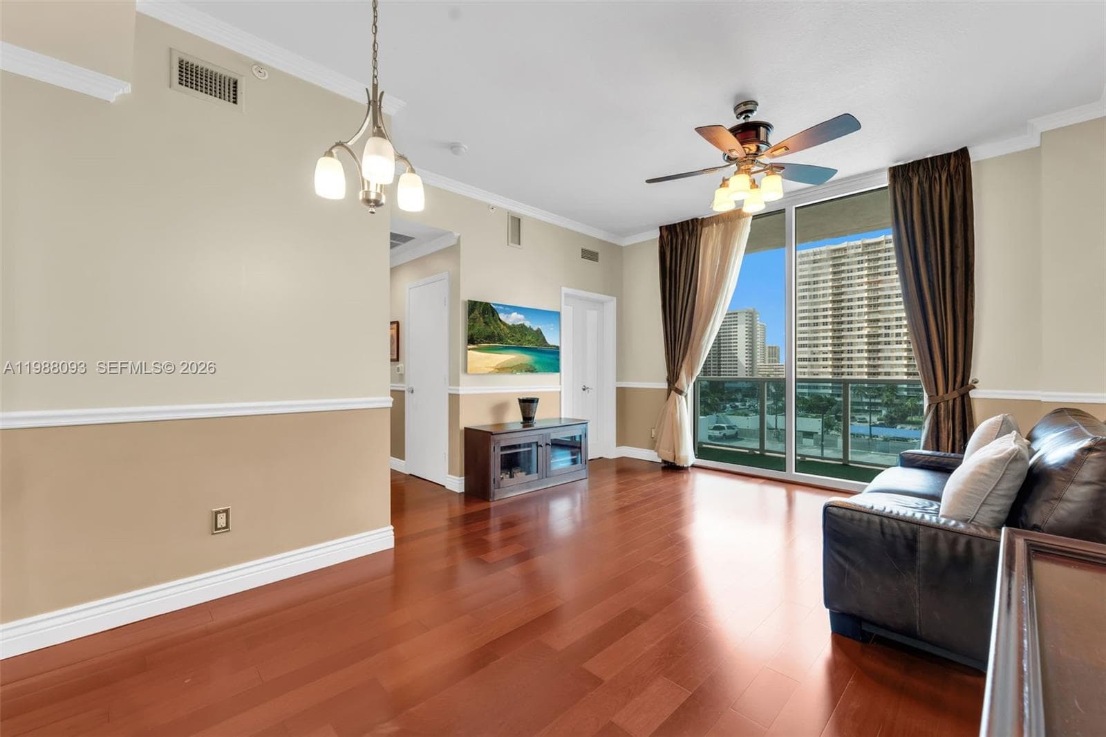 1945 Ocean Dr 604 photo 4