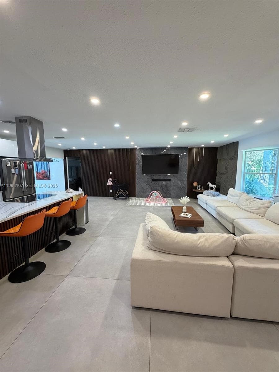 2810 Riverland Rd photo 3