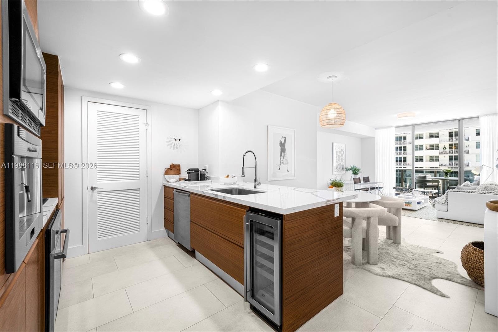 5875 Collins Ave 906 photo 4