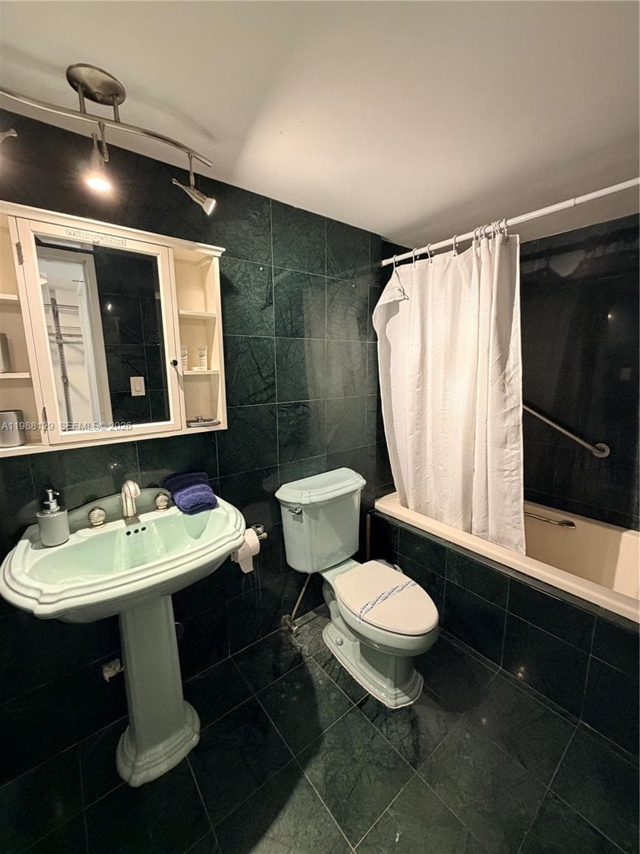 5161 Collins Ave 1506 photo 11