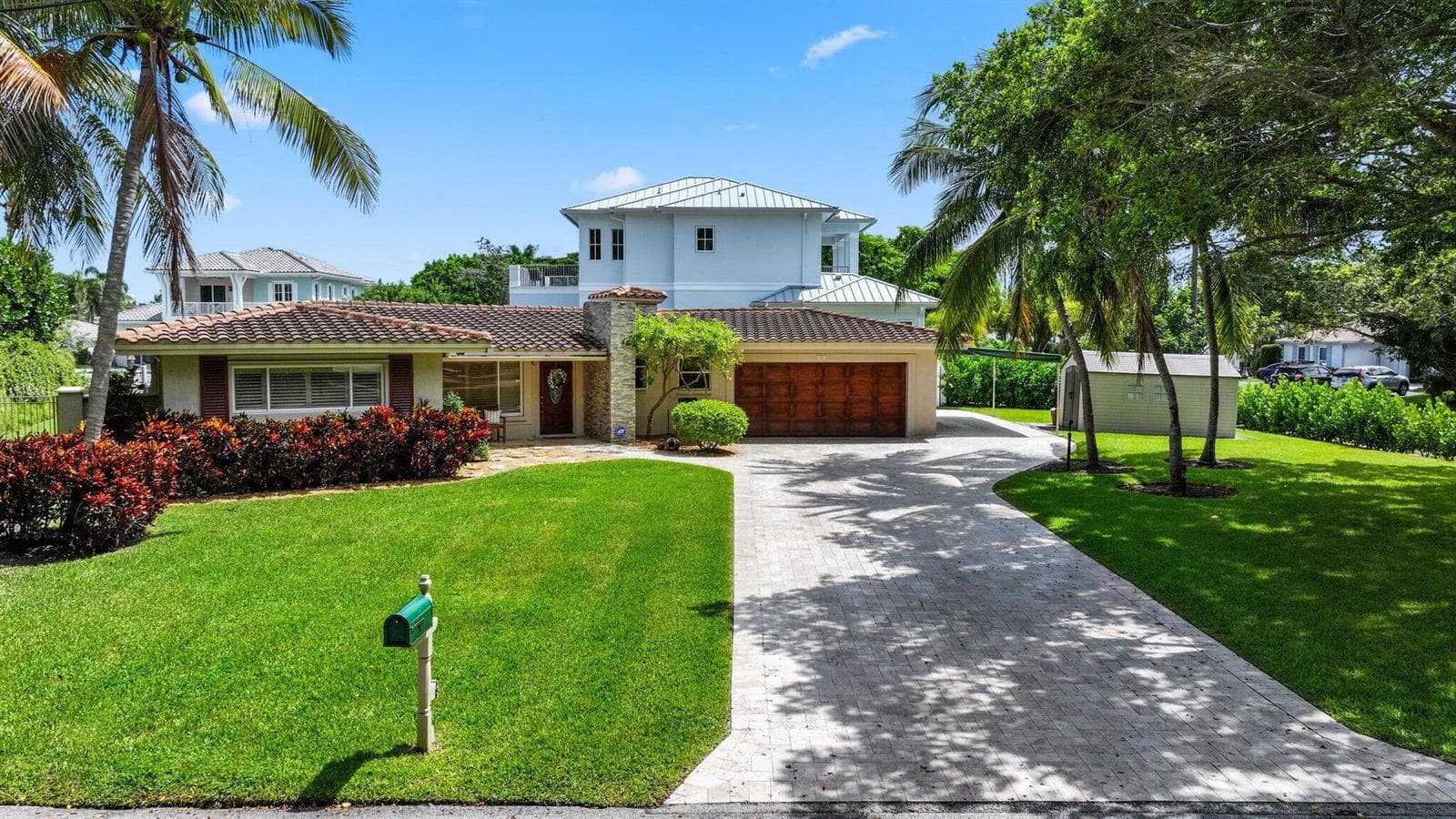 910 Banyan Drive photo 2