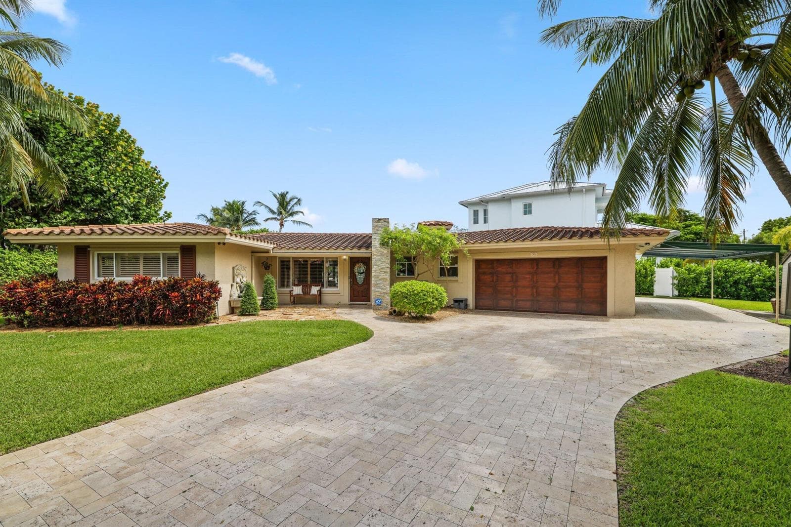 910 Banyan Drive photo 3