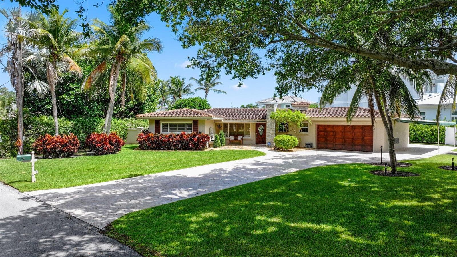 910 Banyan Drive photo 1