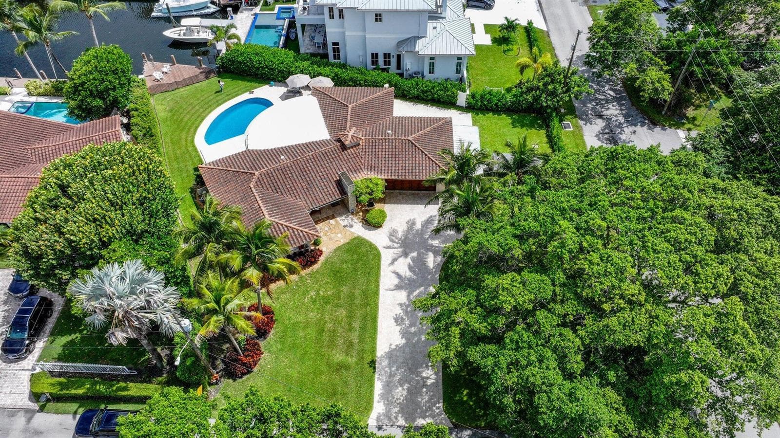 910 Banyan Drive photo 5