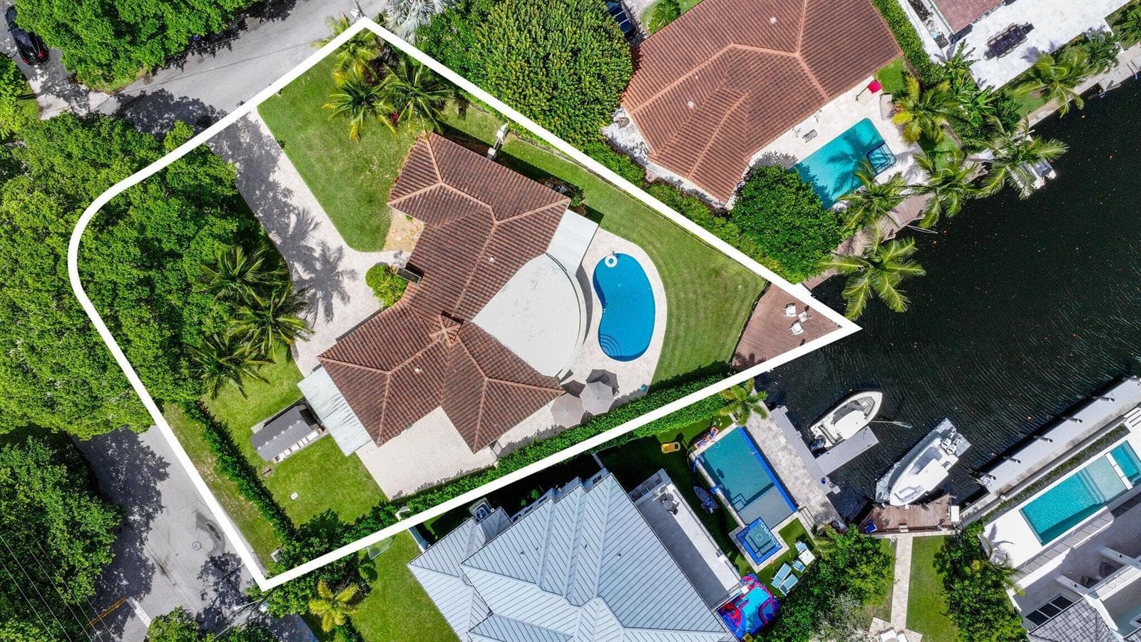 910 Banyan Drive photo 4