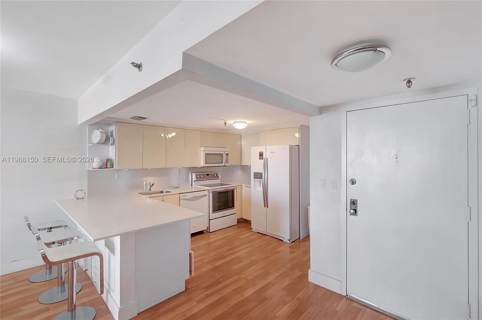 2625 Collins Ave 418 photo 16