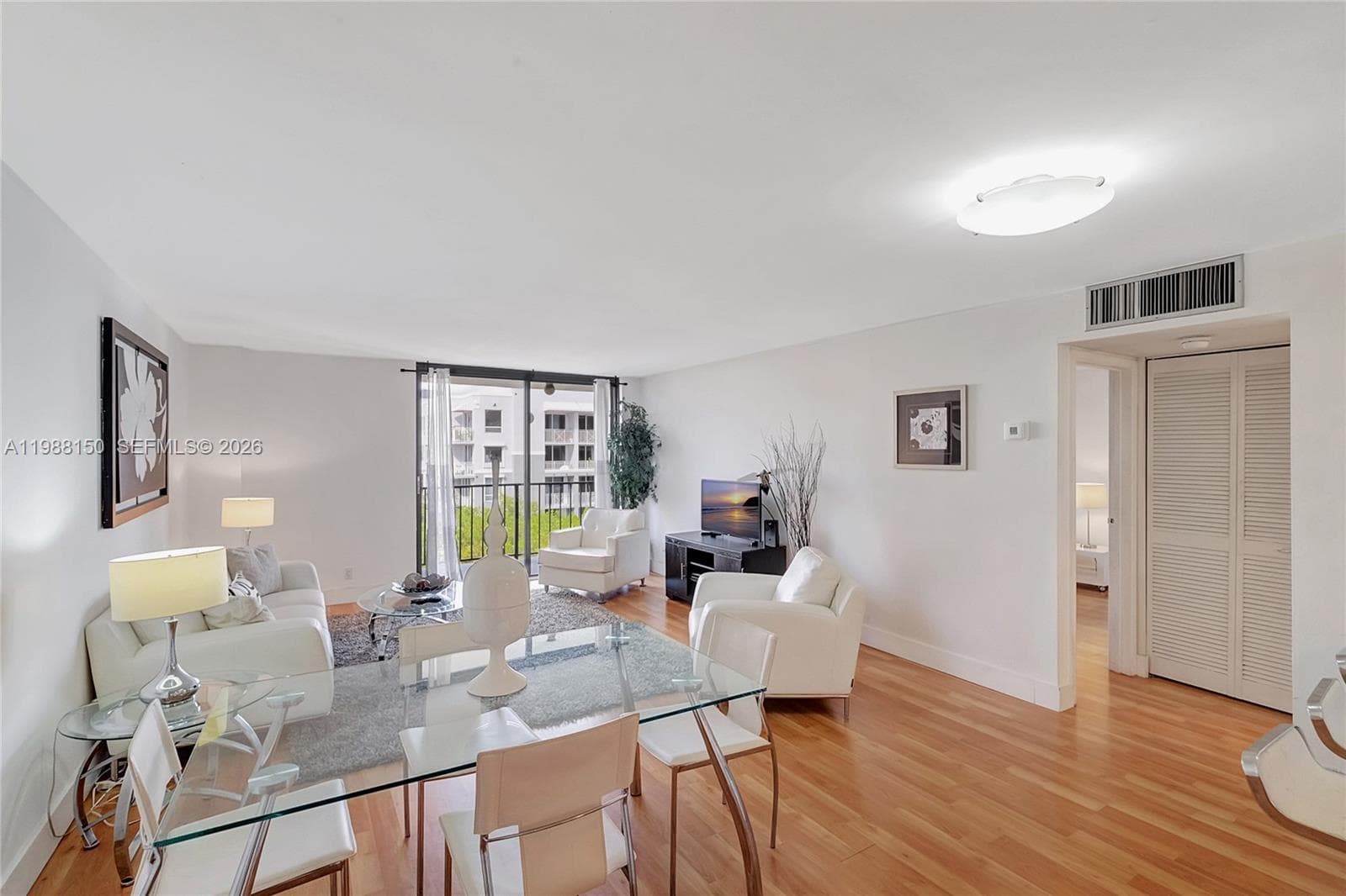 2625 Collins Ave 418 photo 12