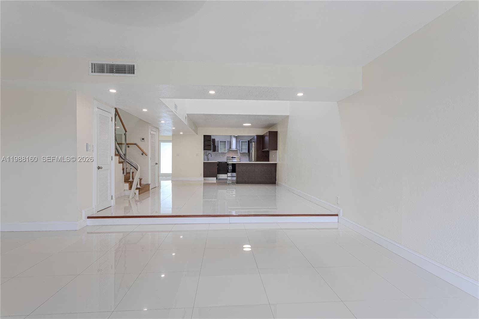 231 Poinciana Dr 401 photo 10
