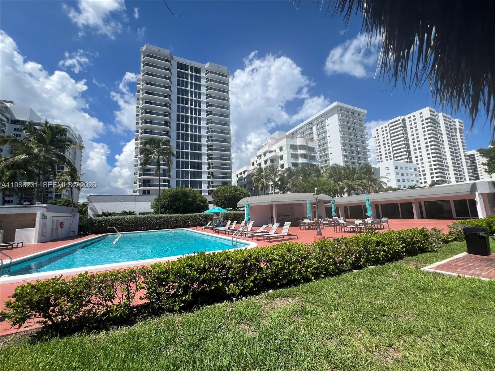 2401 Collins Ave 803 photo 2