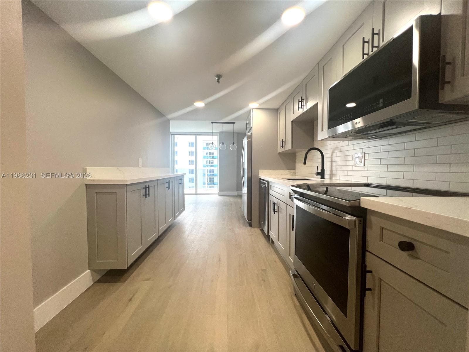 2401 Collins Ave 803 photo 7