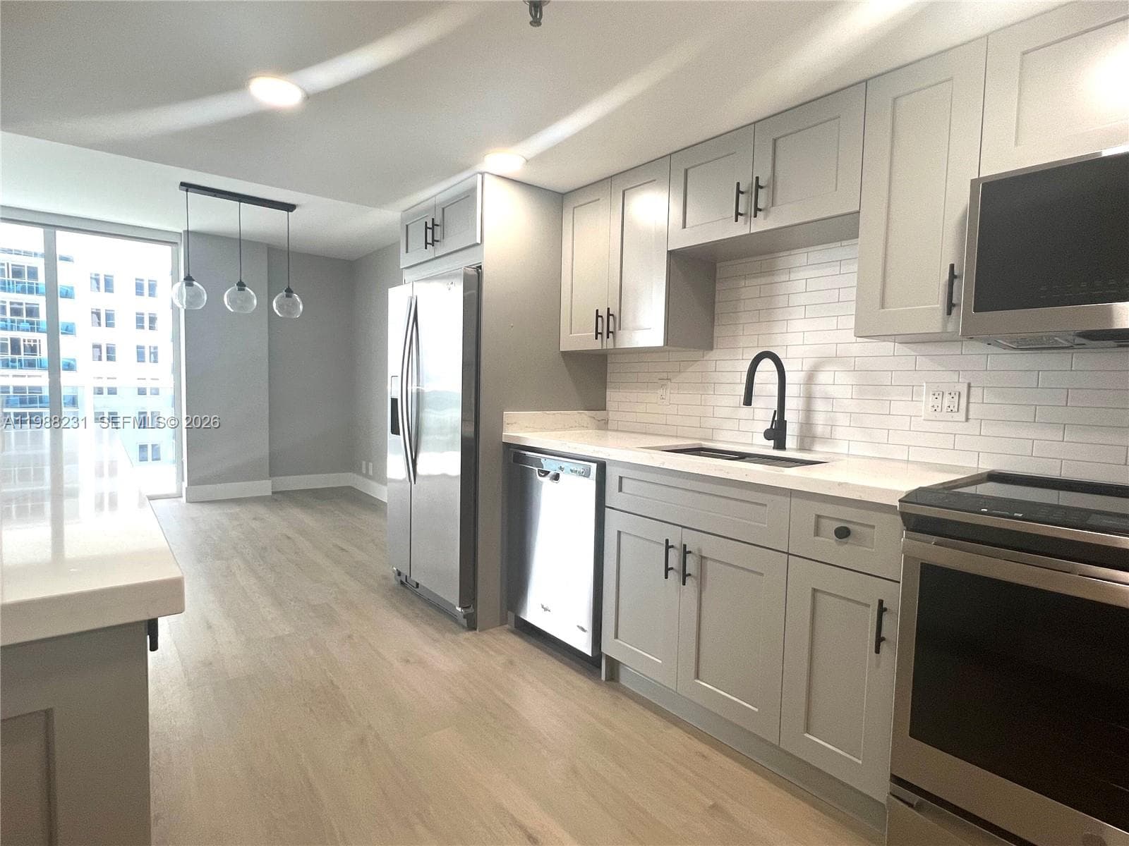 2401 Collins Ave 803 photo 4