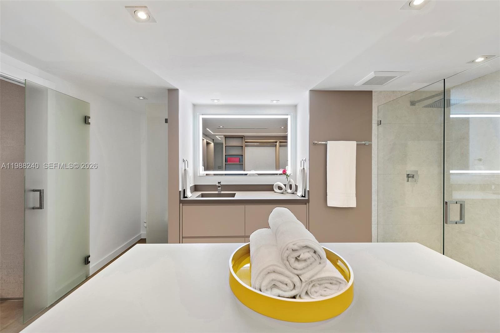 2301 Collins Ave 1004 photo 4