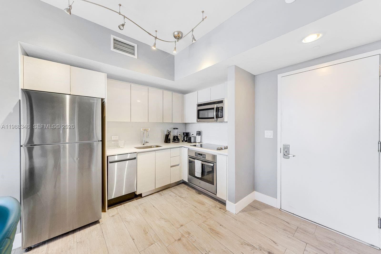 2600 E Hallandale Beach Blvd T3103 photo 18