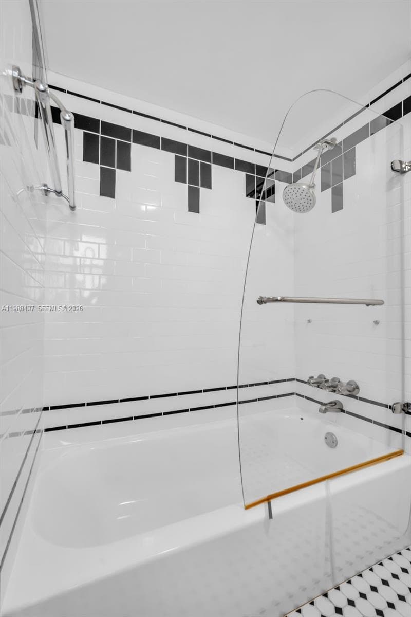 1400 Ocean Dr 804 photo 16