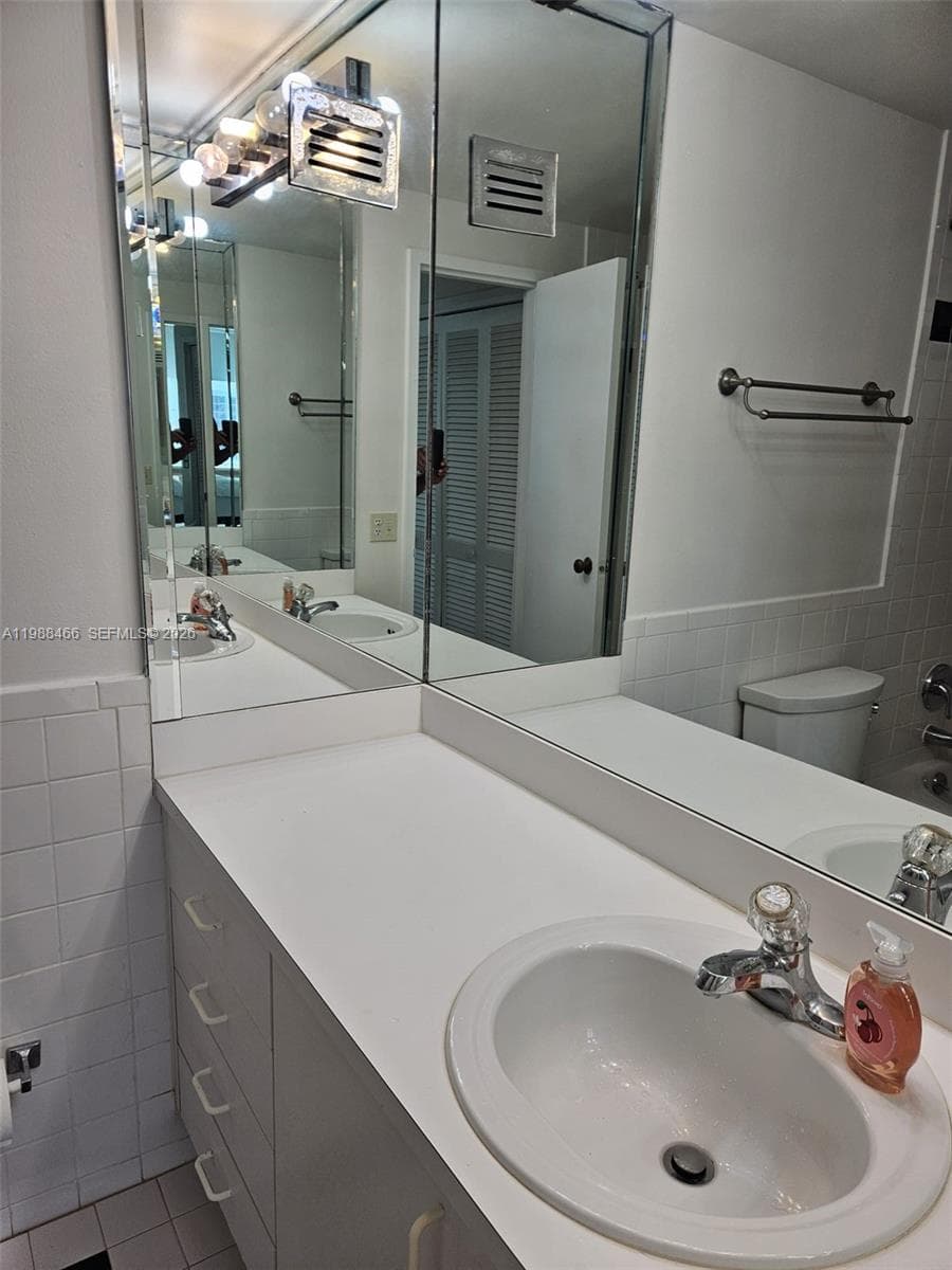 3505 S Ocean Dr 804 photo 14