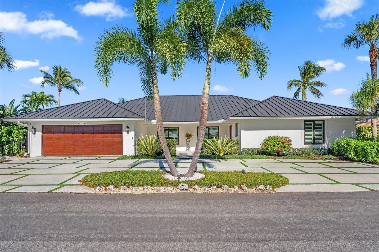 9039 SE Hawksbill Way photo 6