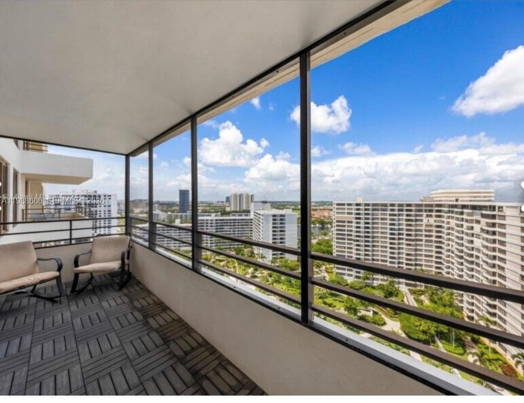 2500 Parkview Dr 2119 photo 2