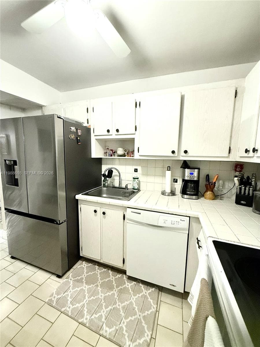 10000 Bay Harbor Dr PH4 photo 23