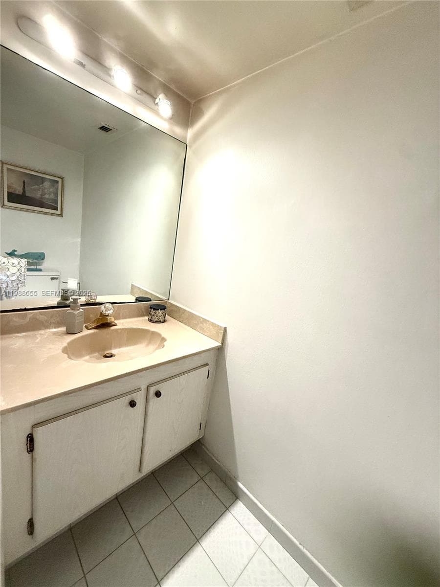 10000 Bay Harbor Dr PH4 photo 24