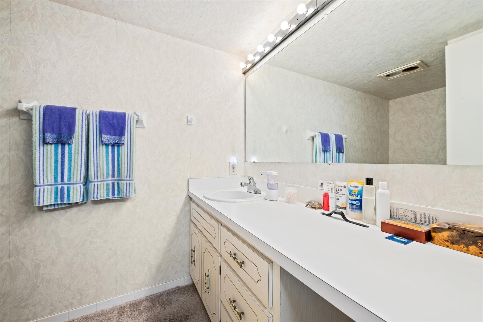 799 Jeffery Street 4050 photo 20