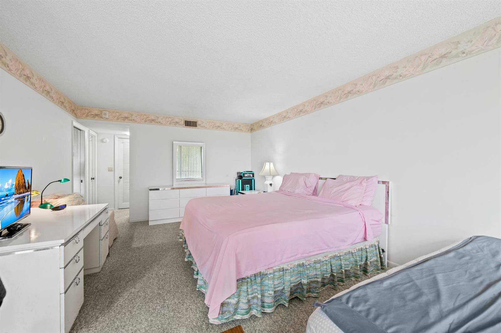 799 Jeffery Street 4050 photo 18