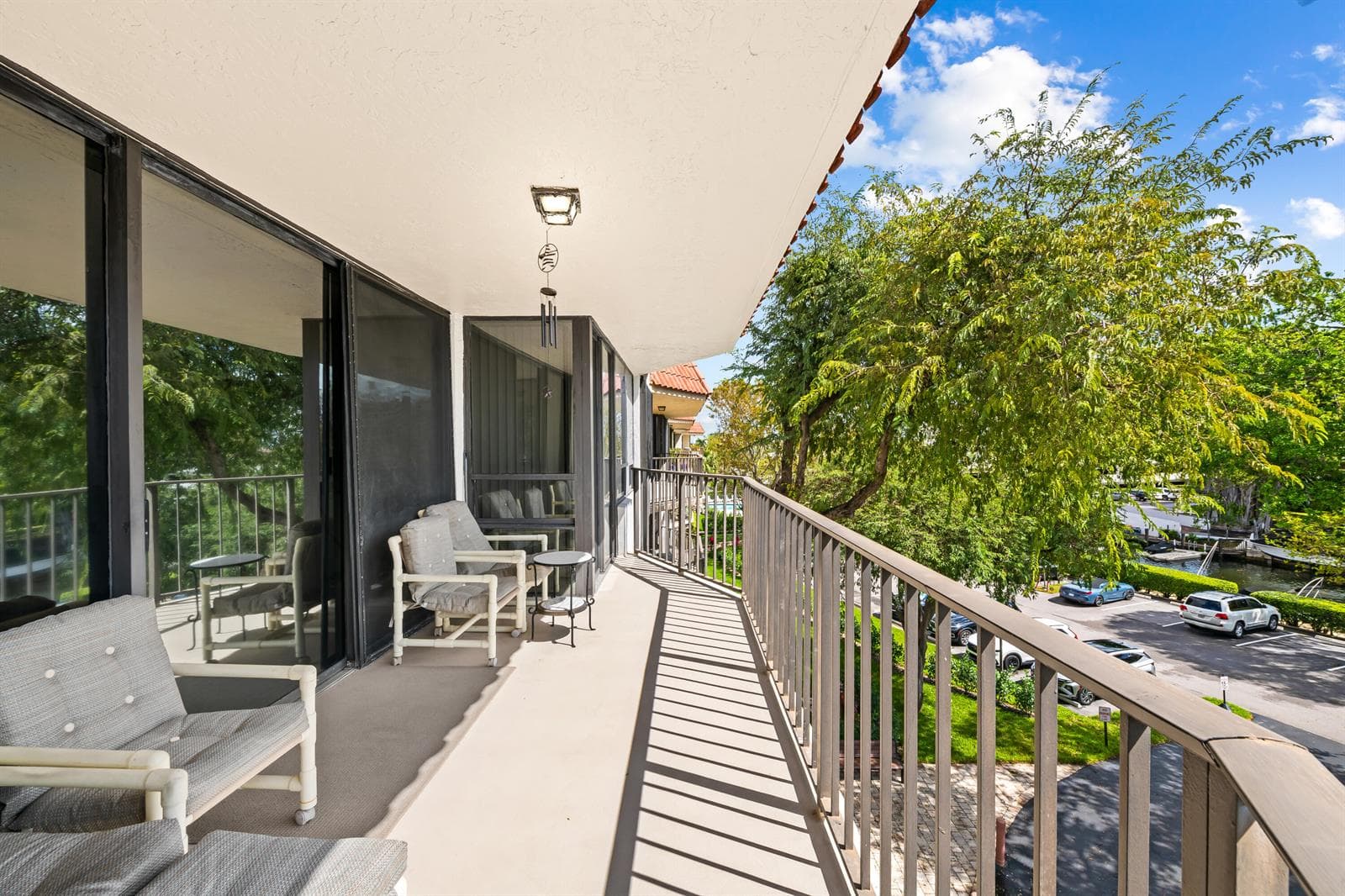 799 Jeffery Street 4050 photo 4
