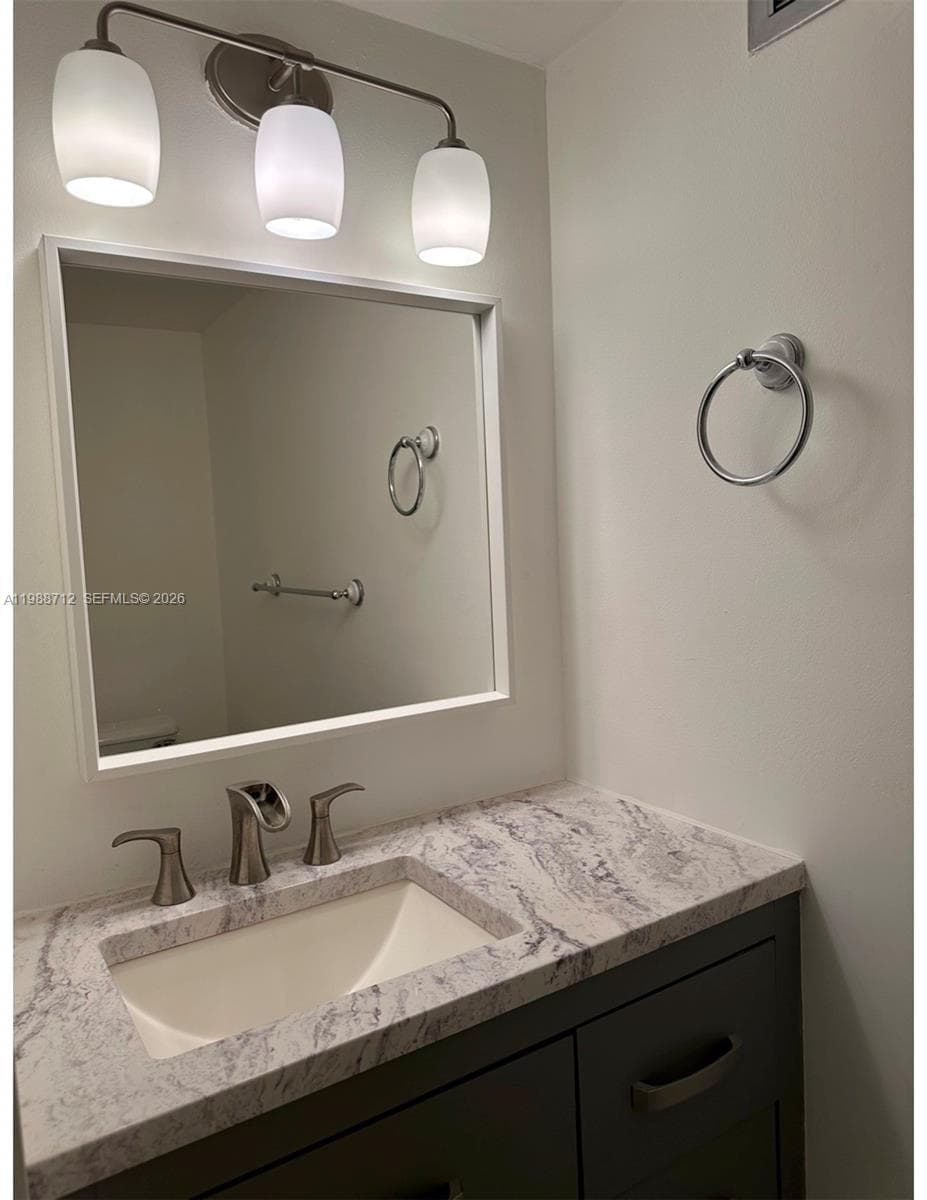 600 Parkview Dr 316 photo 23