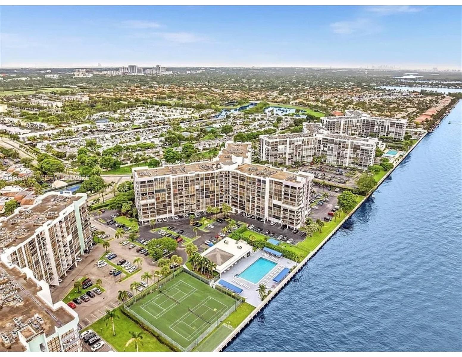 600 Parkview Dr 316 photo 2