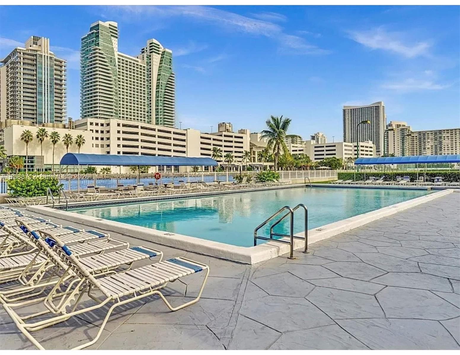 600 Parkview Dr 316 photo 4