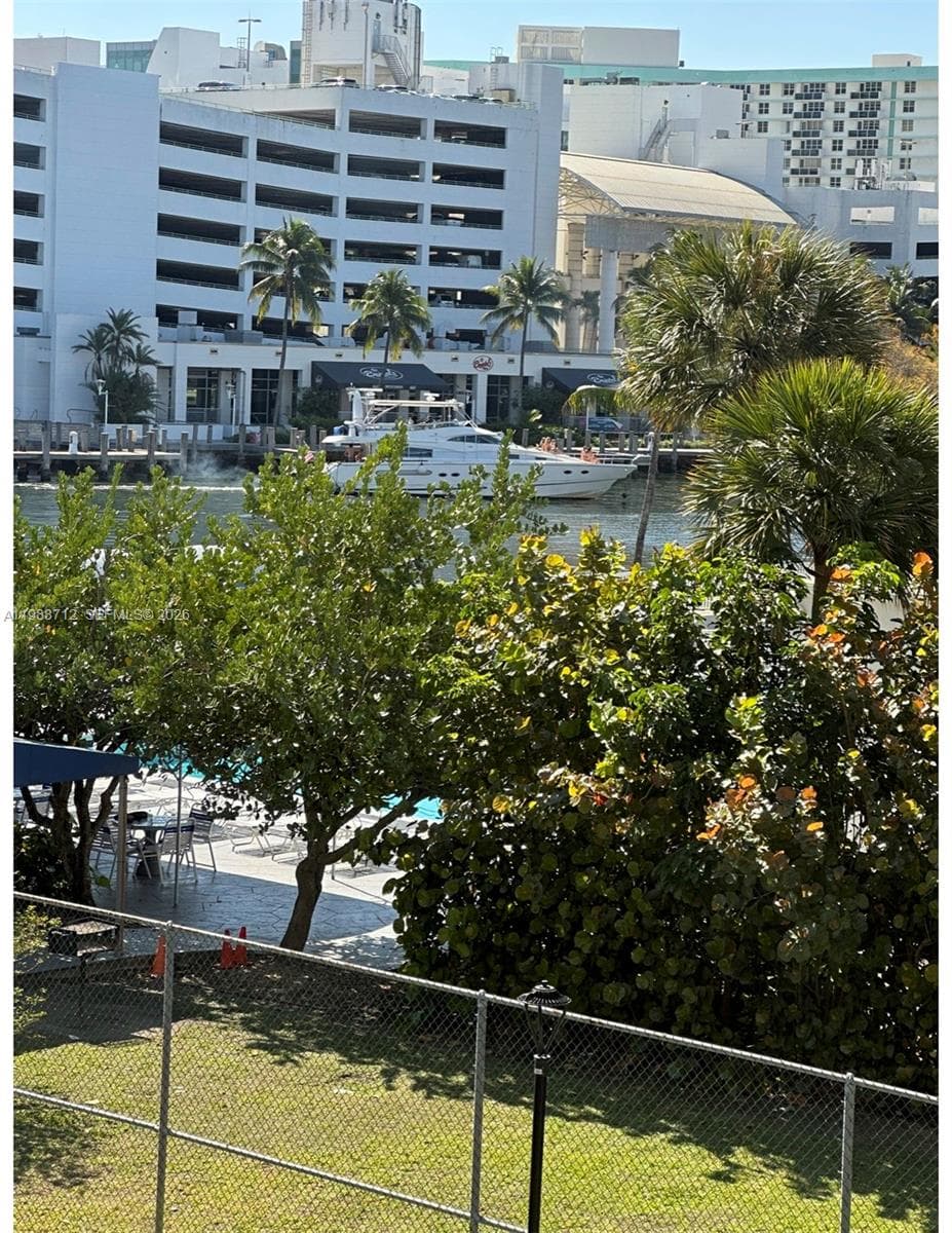 600 Parkview Dr 316 photo 8