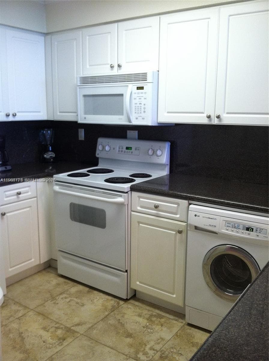 2501 Ocean Dr PH6 photo 14