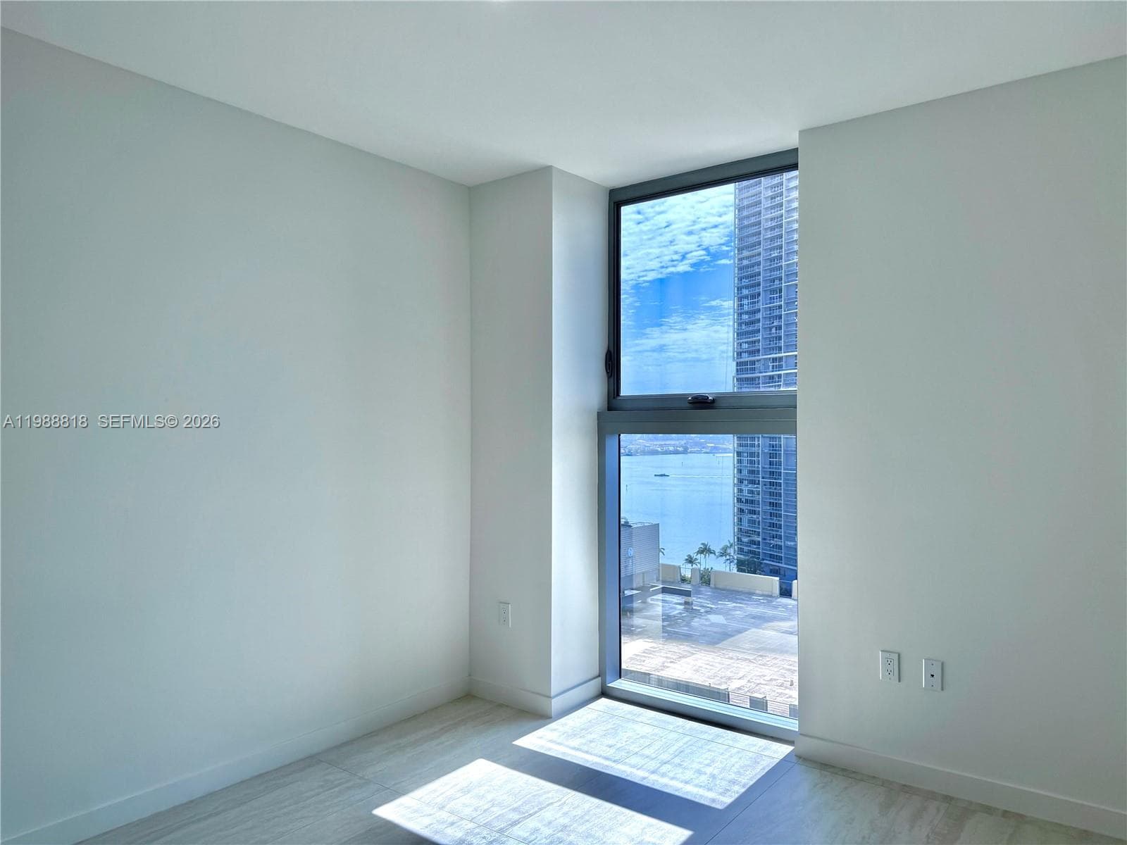77 5th St 1615 photo 23