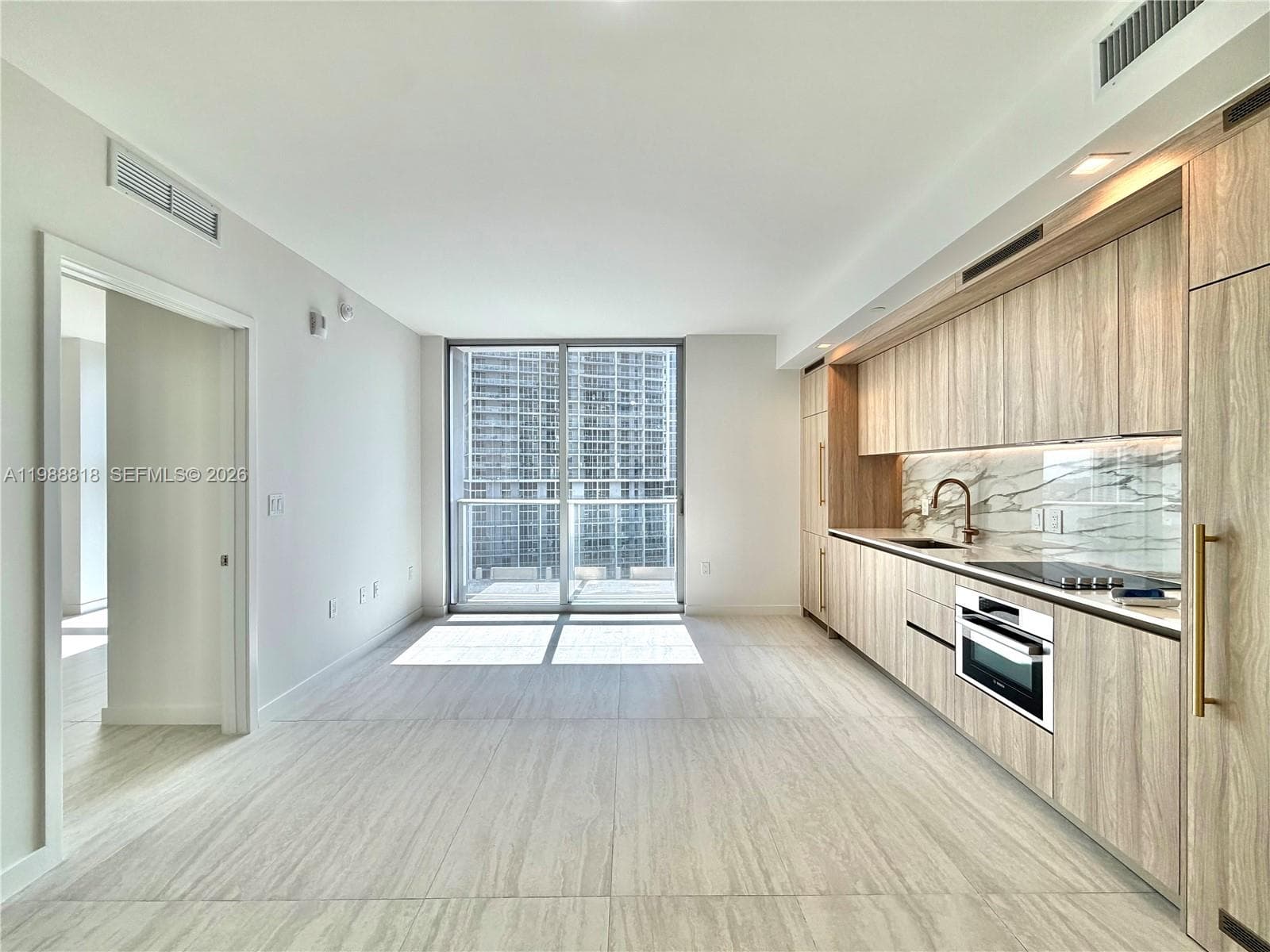 77 5th St 1615 photo 2