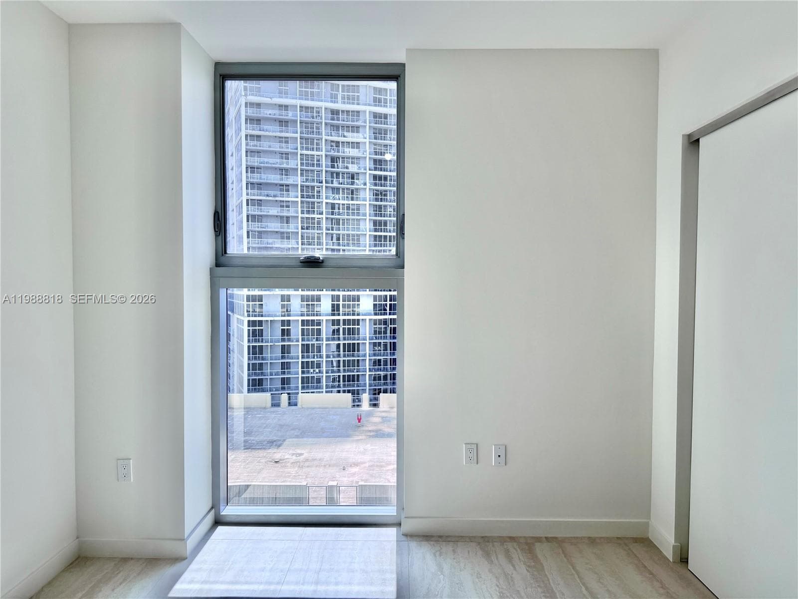 77 5th St 1615 photo 17