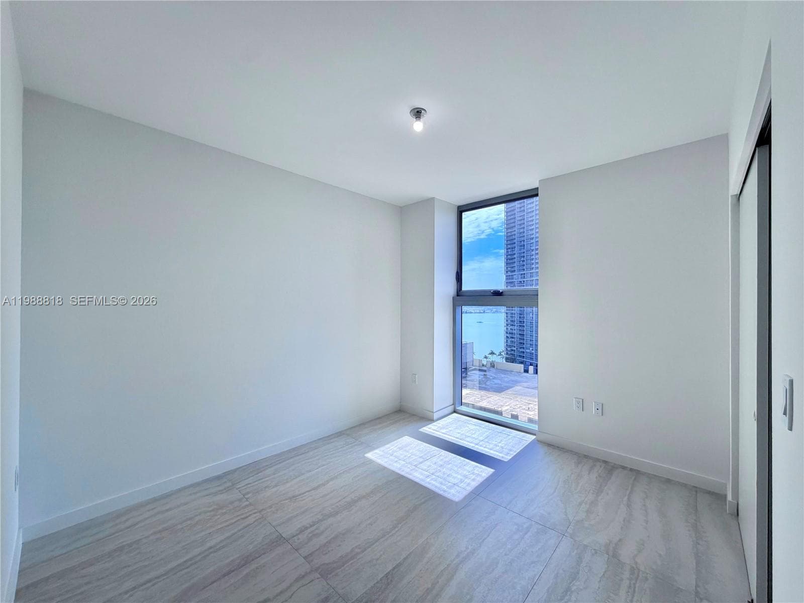 77 5th St 1615 photo 22