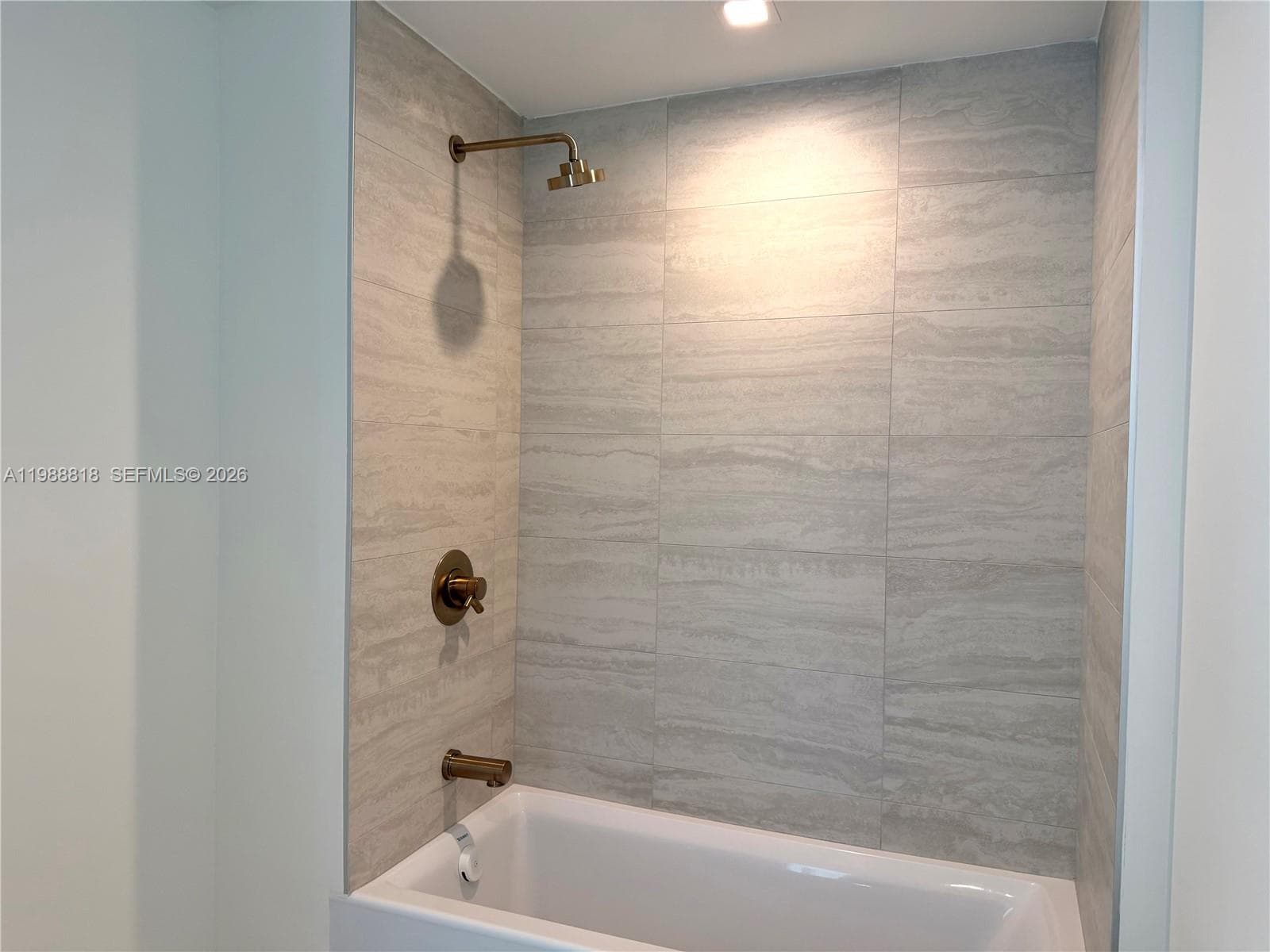 77 5th St 1615 photo 19