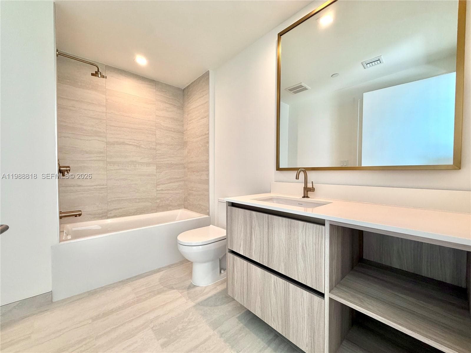 77 5th St 1615 photo 21