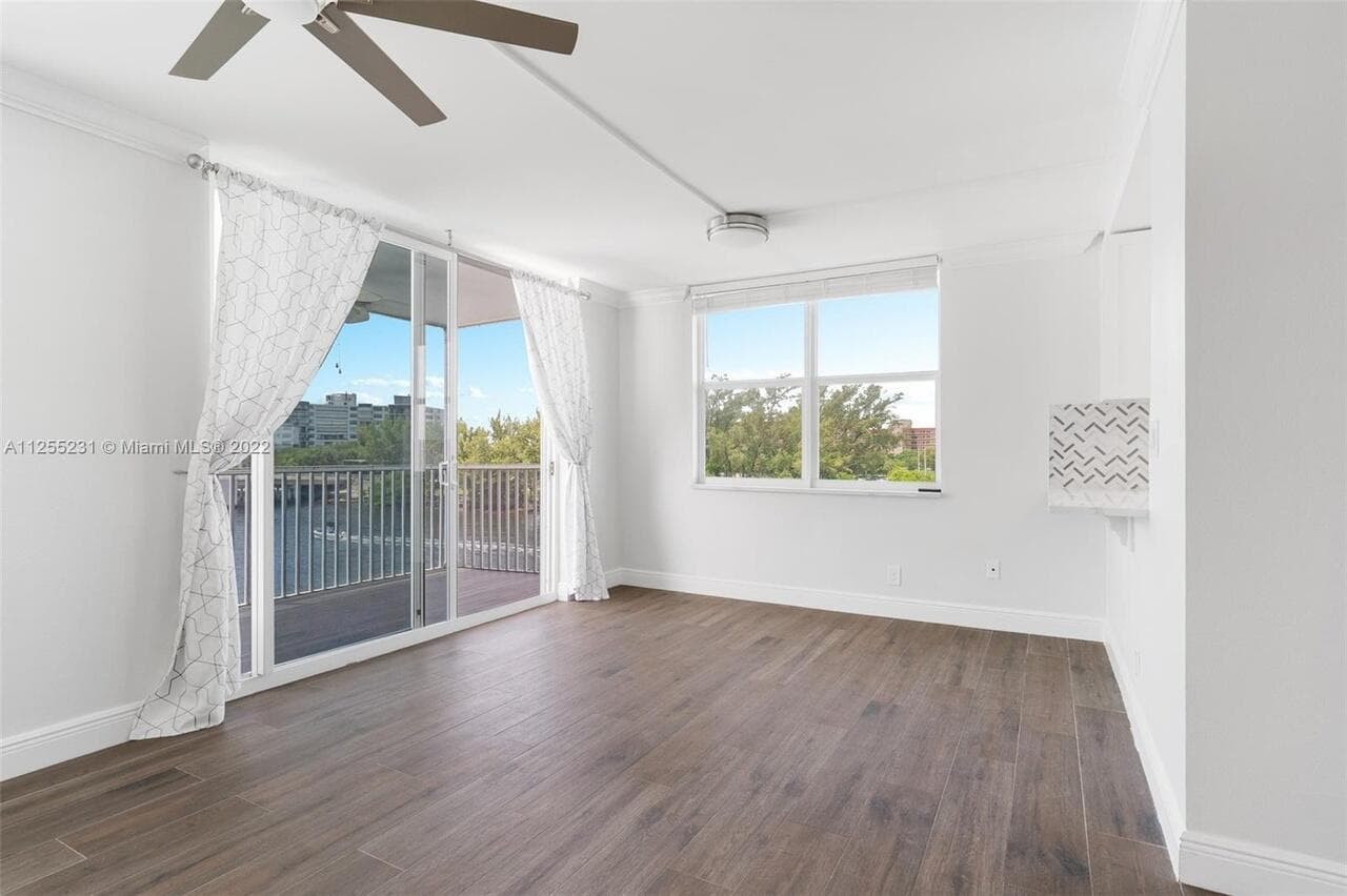 1505 N Riverside Drive 404 photo 6