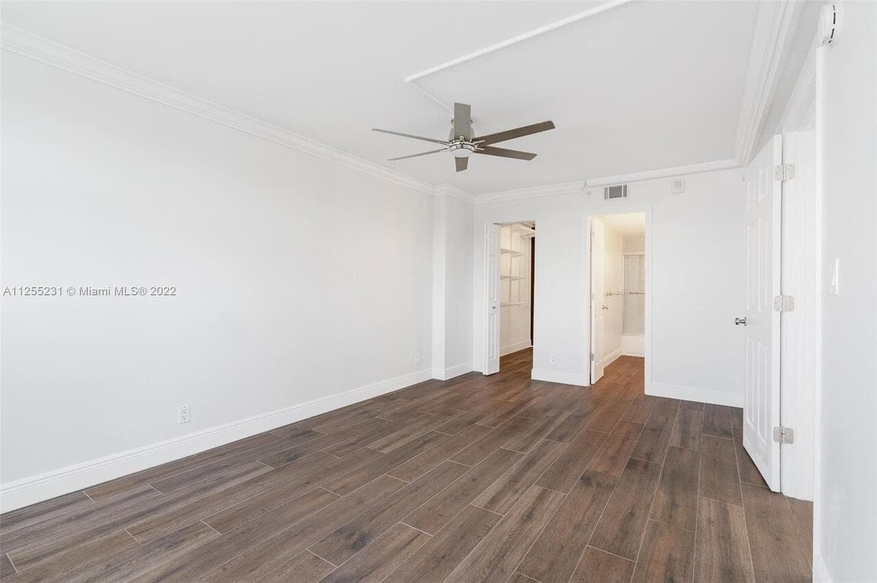1505 N Riverside Drive 404 photo 13