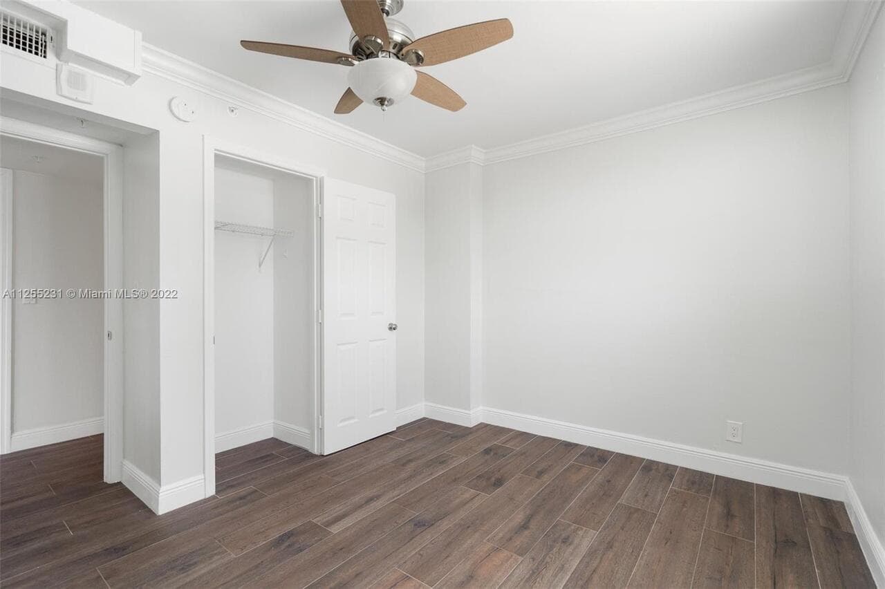 1505 N Riverside Drive 404 photo 17