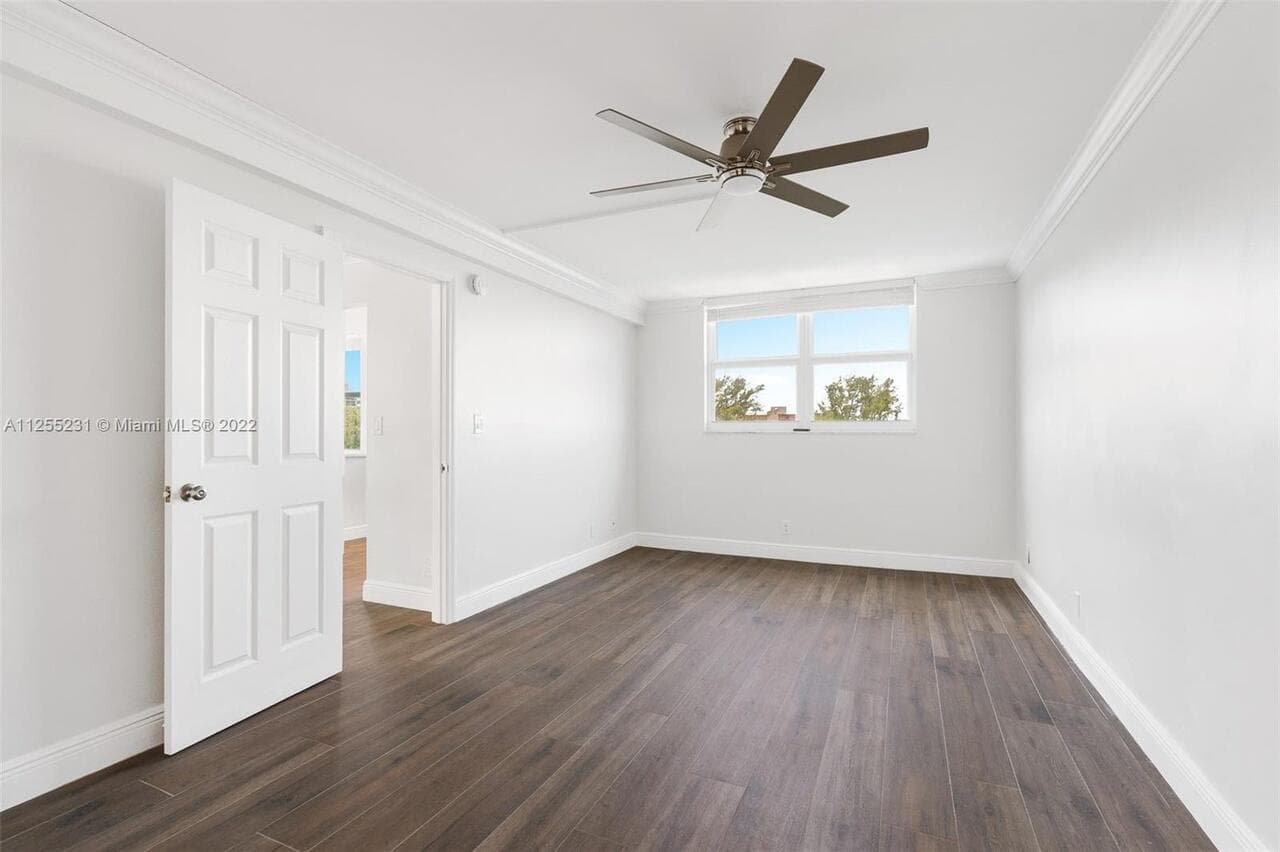 1505 N Riverside Drive 404 photo 12