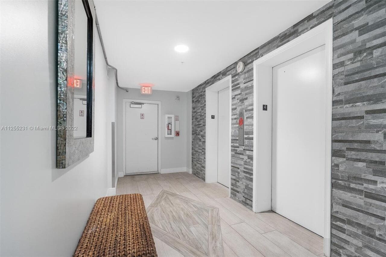 1505 N Riverside Drive 404 photo 22
