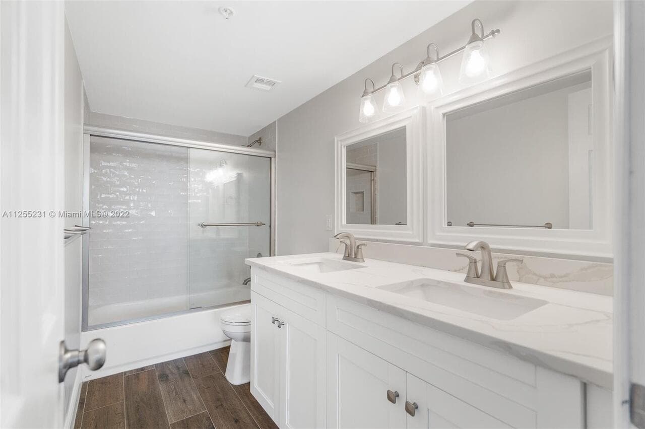1505 N Riverside Drive 404 photo 14